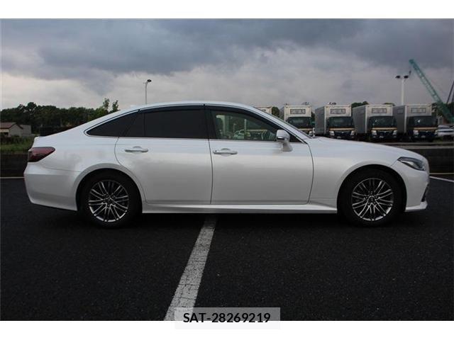 Toyota CROWN SEDAN 2021-04 7058075-8