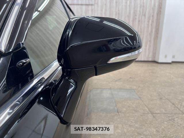 Toyota CROWN SEDAN 2019-05 7058066-23