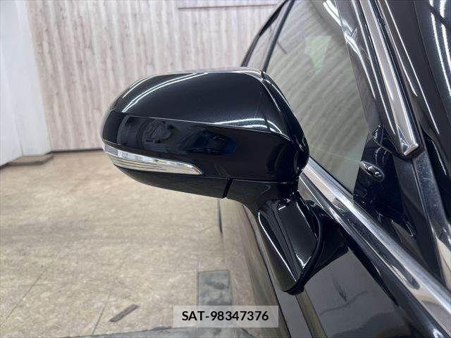 Toyota CROWN SEDAN 2019-05 7058066-24
