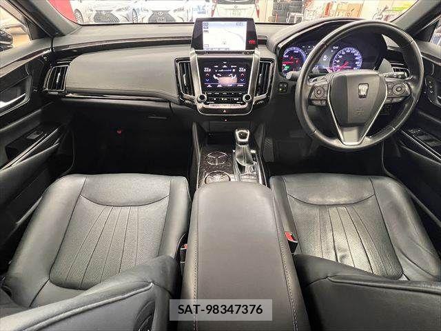 Toyota CROWN SEDAN 2019-05 7058066-3