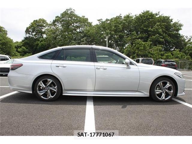 Toyota CROWN SEDAN 2021-02 7058064-18
