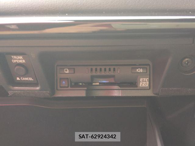 Toyota CROWN SEDAN 2020-03 7216688-23