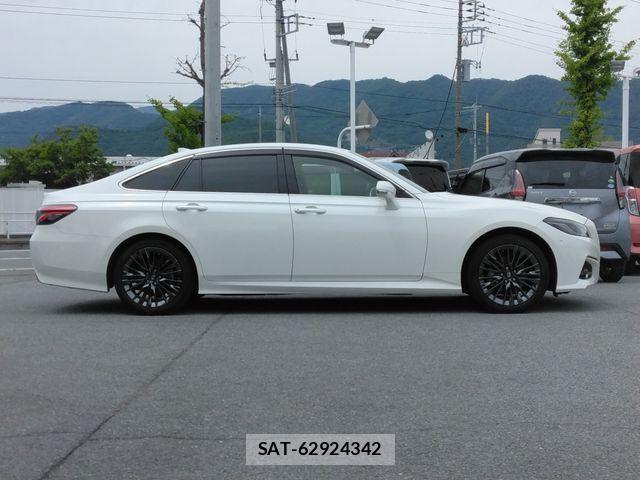 Toyota CROWN SEDAN 2020-03 7216688-3