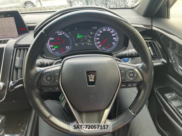 Toyota CROWN SEDAN 2018-09 7216662-21