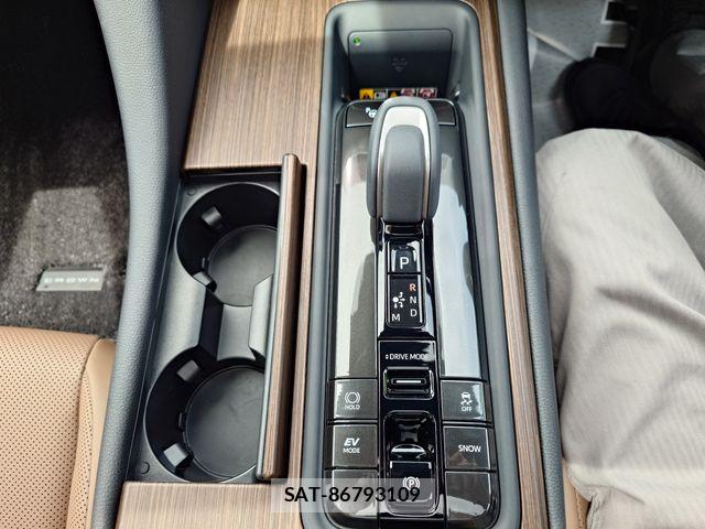 Toyota CROWN SEDAN 2025-01 7216711-19