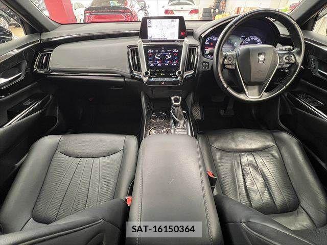 Toyota CROWN SEDAN 2018-10 7216664-2