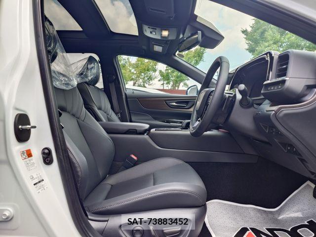 Toyota CROWN SEDAN 2025-10 7216705-9