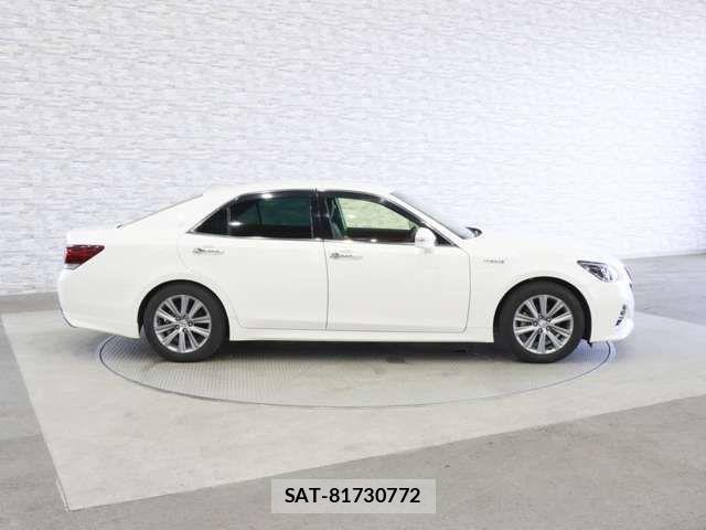 Toyota CROWN SEDAN 2018-03 7216655-13