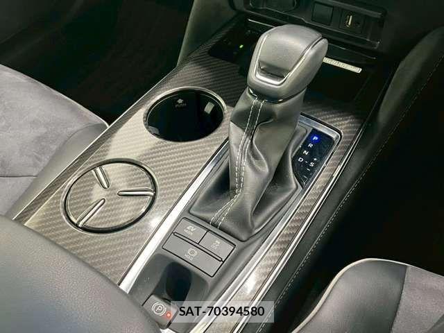 Toyota CROWN SEDAN 2018-08 7216658-9