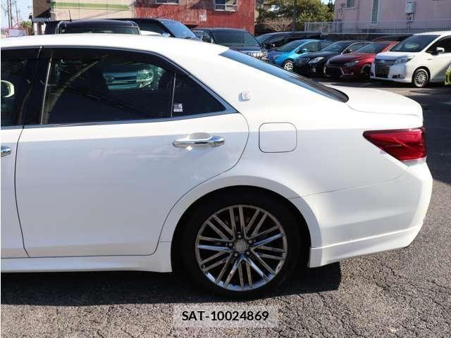 Toyota CROWN SEDAN 2013-02 7216607-12