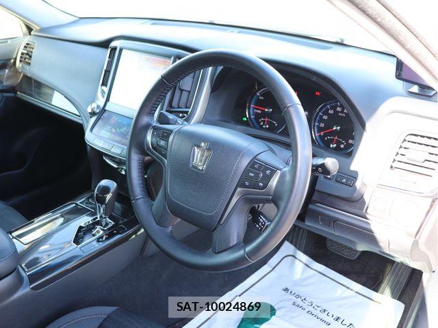 Toyota CROWN SEDAN 2013-02 7216607-23