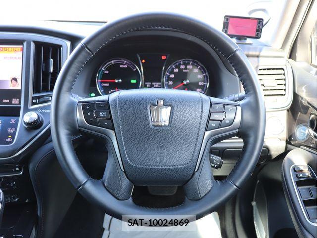 Toyota CROWN SEDAN 2013-02 7216607-26