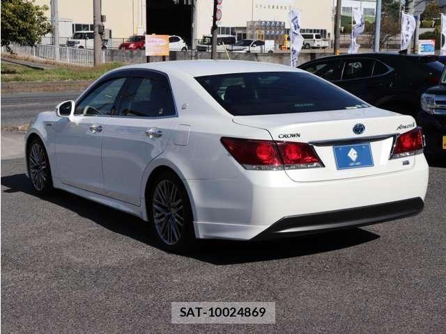Toyota CROWN SEDAN 2013-02 7216607-4