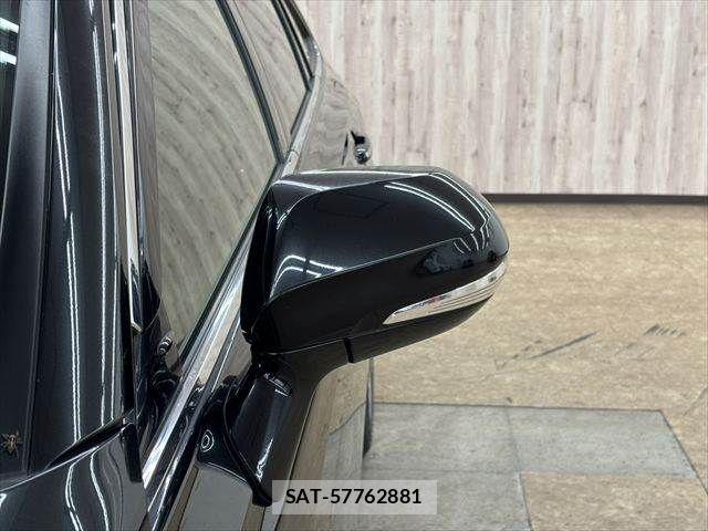 Toyota CROWN SEDAN 2018-11 7216671-24
