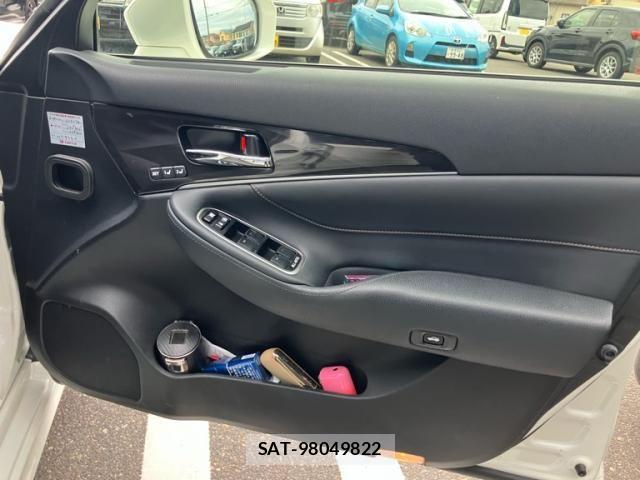 Toyota CROWN SEDAN 2014-05 7216631-11