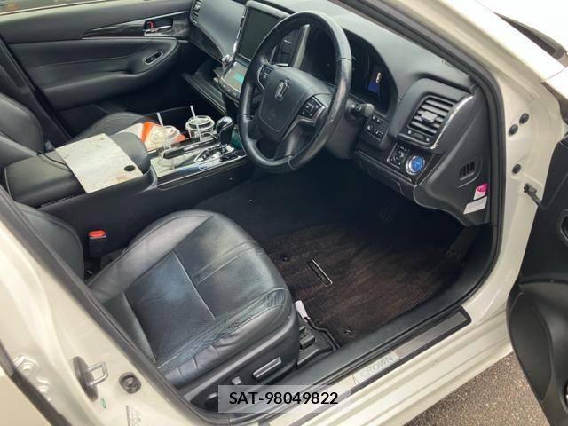 Toyota CROWN SEDAN 2014-05 7216631-12
