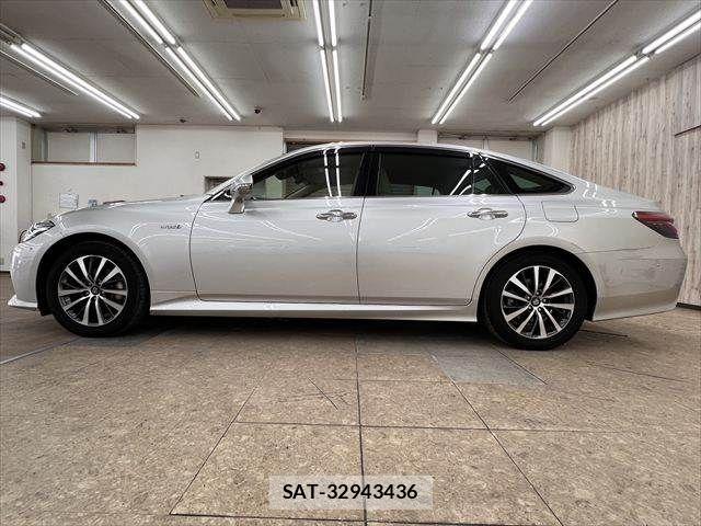 Toyota CROWN SEDAN 2018-10 7216666-19
