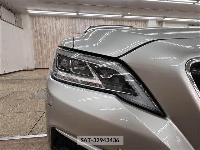 Toyota CROWN SEDAN 2018-10 7216666-22