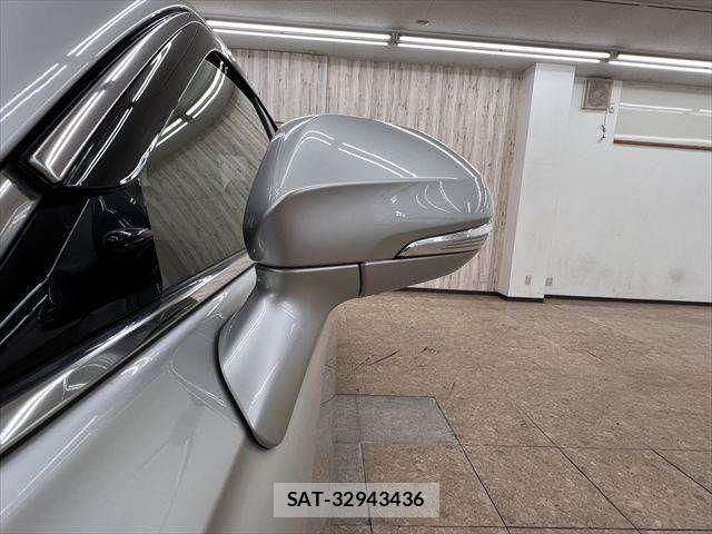 Toyota CROWN SEDAN 2018-10 7216666-24