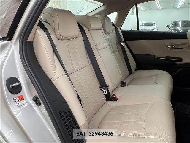 Toyota CROWN SEDAN 2018-10 7216666-7