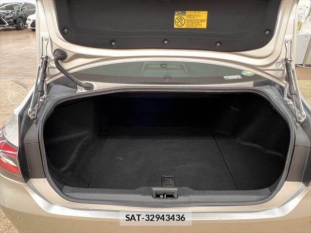 Toyota CROWN SEDAN 2018-10 7216666-8