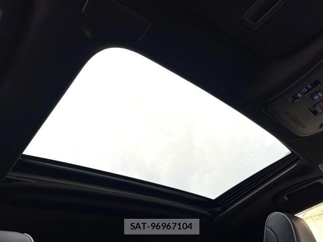 Toyota CROWN SEDAN 2018-07 7216657-4