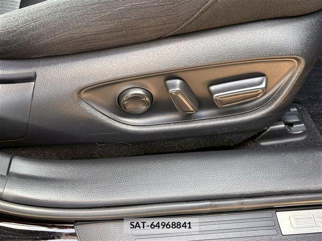 Toyota CROWN SEDAN 2019-02 7216674-18