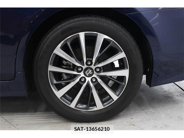 Toyota CROWN SEDAN 2019-02 7216673-24