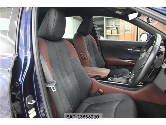 Toyota CROWN SEDAN 2019-02 7216673-26
