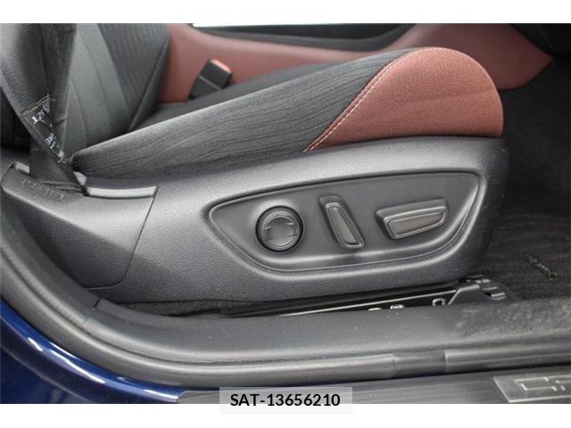 Toyota CROWN SEDAN 2019-02 7216673-27