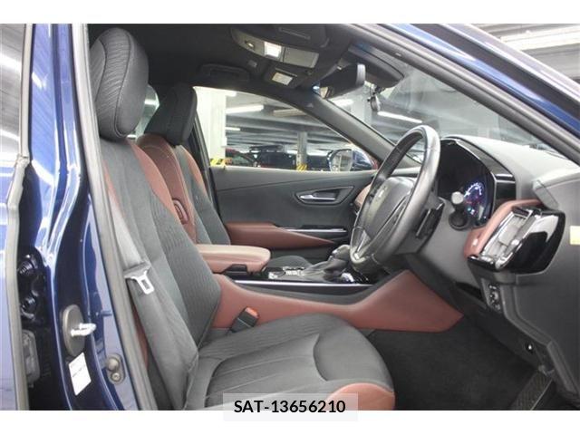 Toyota CROWN SEDAN 2019-02 7216673-28