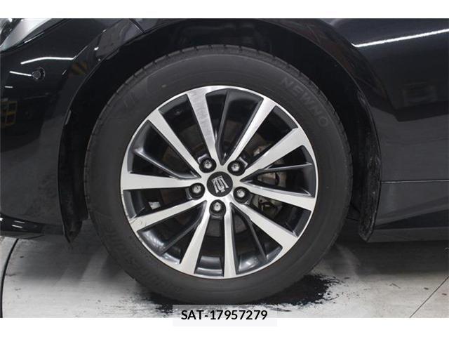 Toyota CROWN SEDAN 2018-08 7216659-23