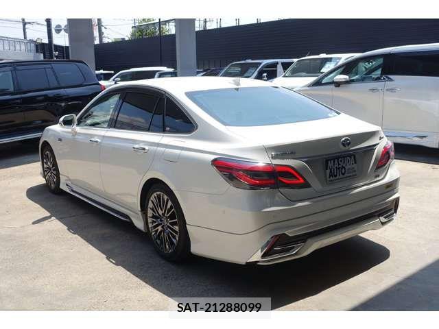 Toyota CROWN SEDAN 2018-10 7216663-4