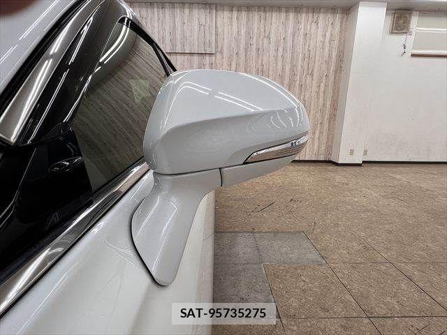 Toyota CROWN SEDAN 2021-07 7216696-25