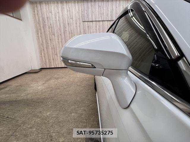 Toyota CROWN SEDAN 2021-07 7216696-26