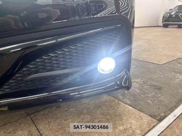 Toyota CROWN SEDAN 2019-04 7216683-11