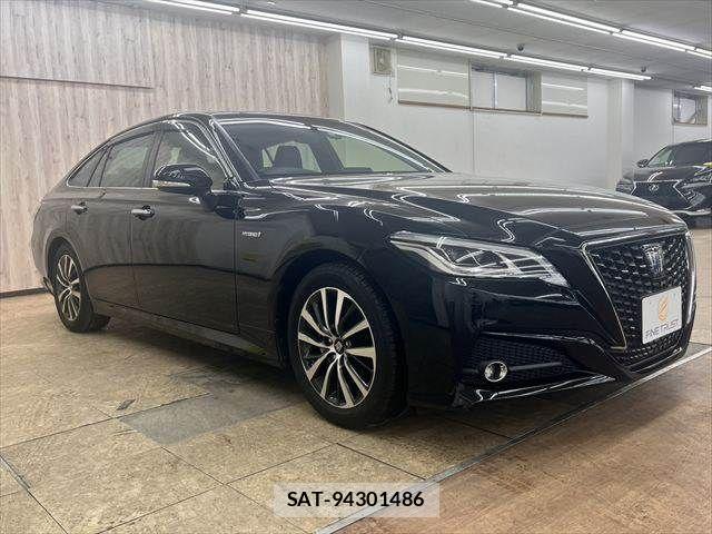 Toyota CROWN SEDAN 2019-04 7216683-13