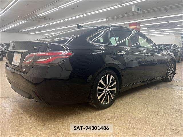 Toyota CROWN SEDAN 2019-04 7216683-16