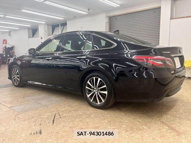 Toyota CROWN SEDAN 2019-04 7216683-18
