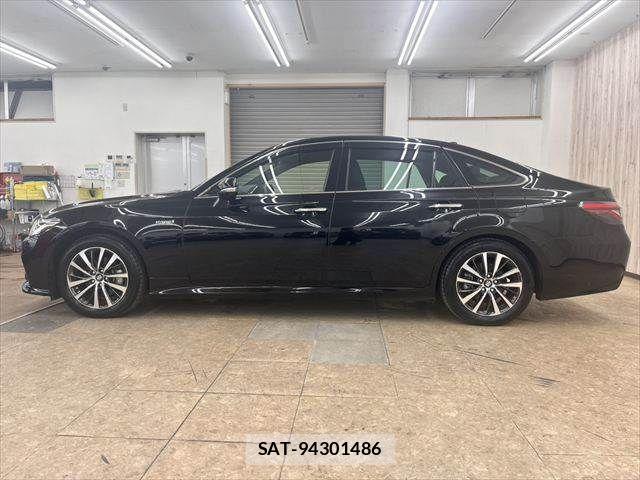 Toyota CROWN SEDAN 2019-04 7216683-19