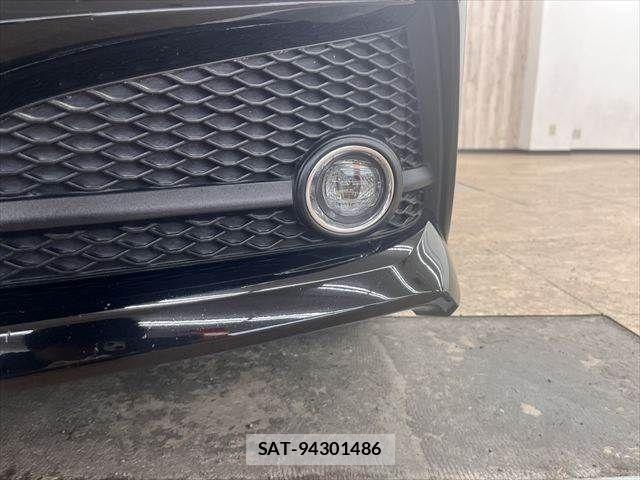 Toyota CROWN SEDAN 2019-04 7216683-21
