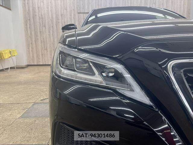 Toyota CROWN SEDAN 2019-04 7216683-22