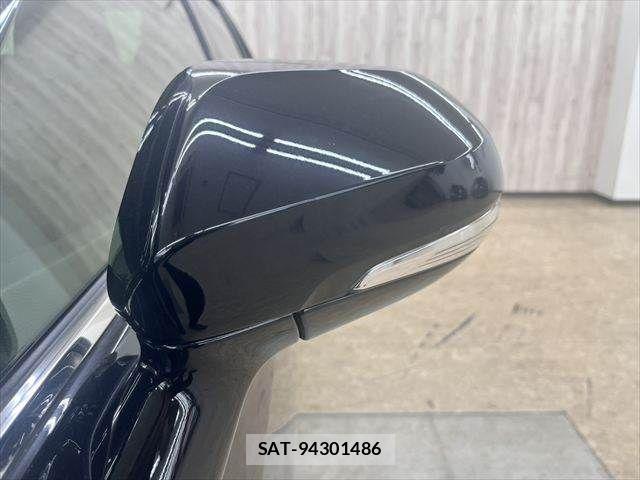 Toyota CROWN SEDAN 2019-04 7216683-24