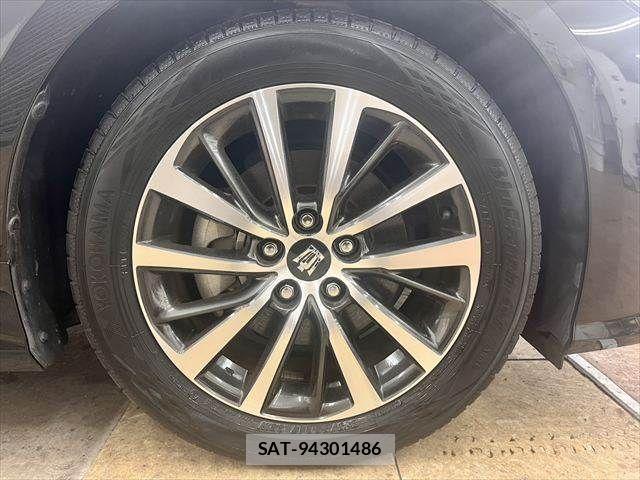 Toyota CROWN SEDAN 2019-04 7216683-26