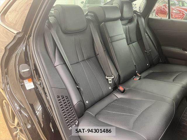 Toyota CROWN SEDAN 2019-04 7216683-7