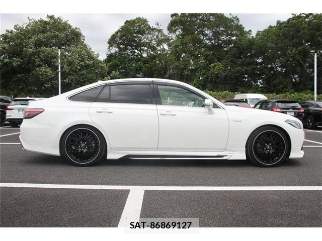 Toyota CROWN SEDAN 2019-05 7216681-18