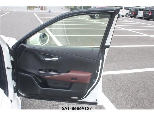 Toyota CROWN SEDAN 2019-05 7216681-27