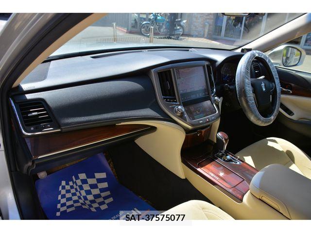 Toyota CROWN SEDAN 2013-03 7216613-14