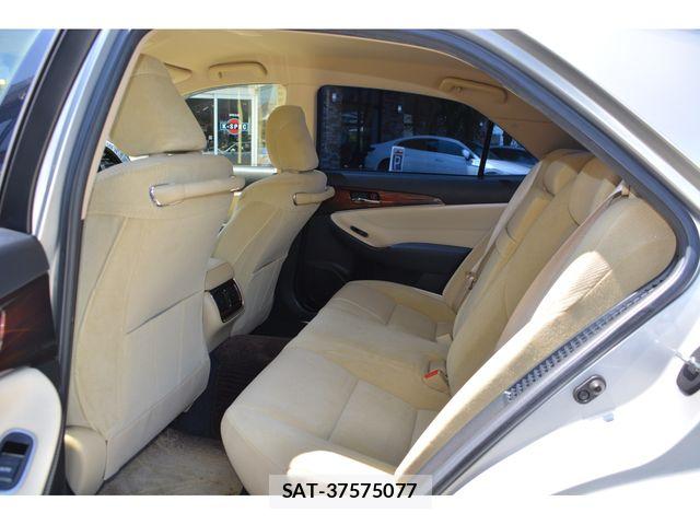 Toyota CROWN SEDAN 2013-03 7216613-18