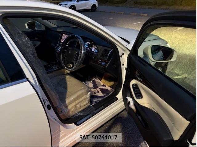 Toyota CROWN SEDAN 2013-06 7216611-10